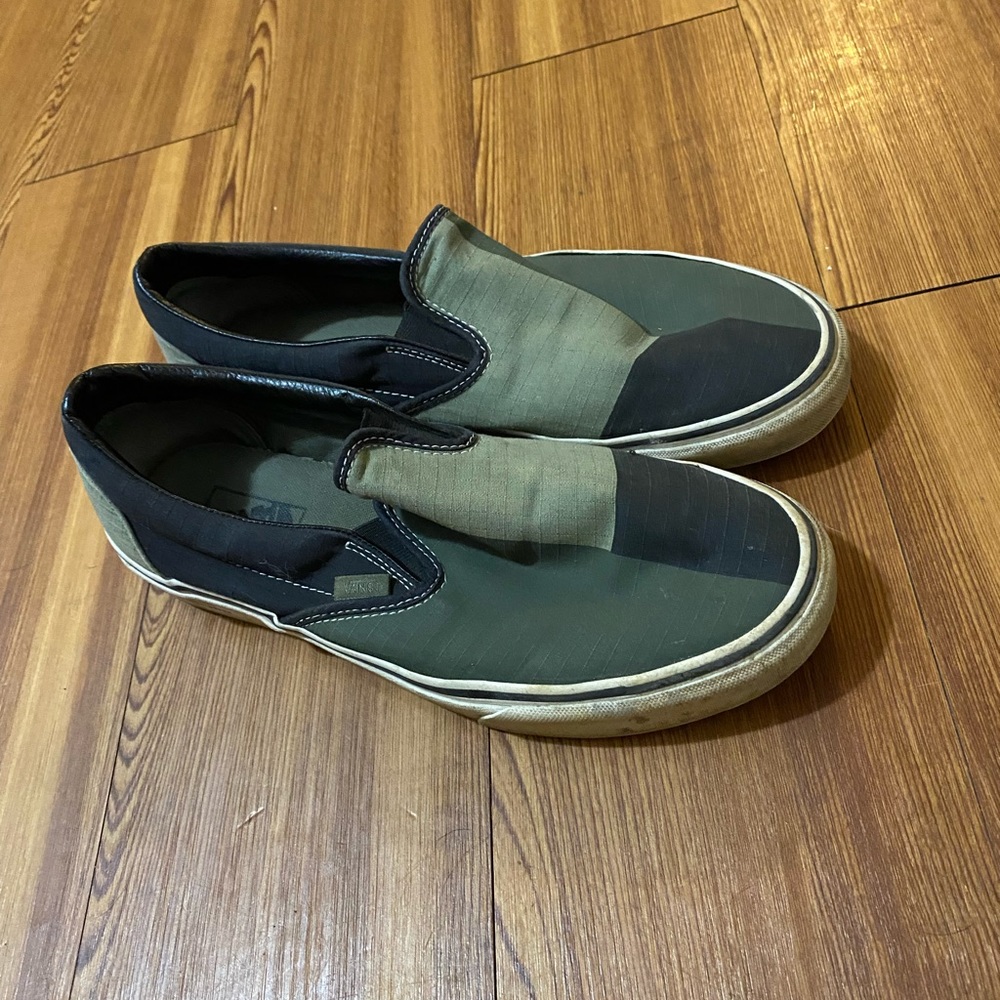Van slip-ons - mens 10.5. Green